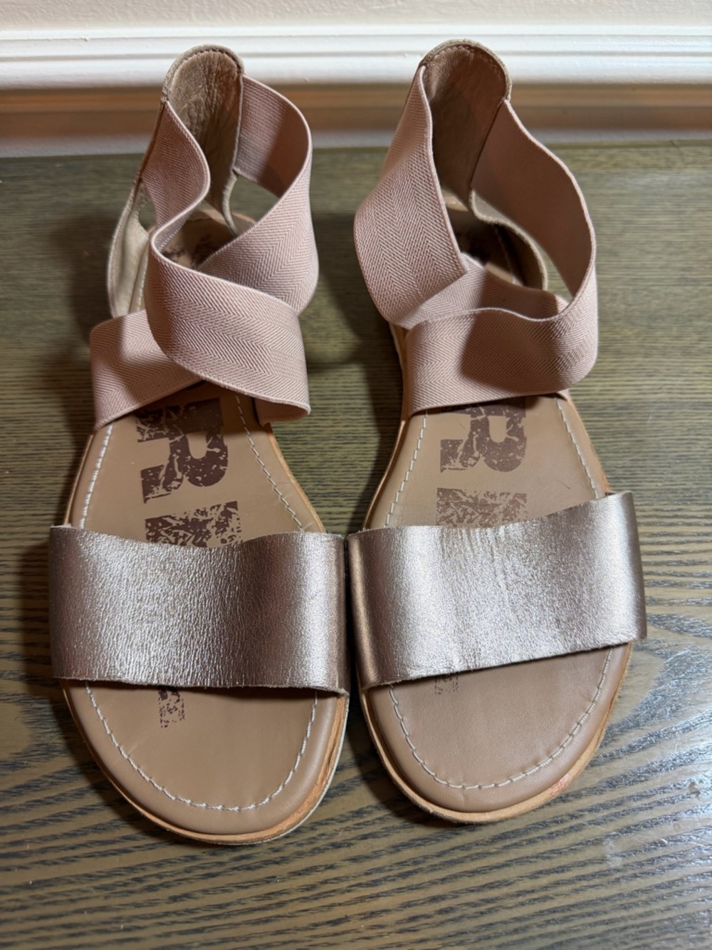 Sorel Ella Rose Gold Leather Gladiator Sandal with elastic straps size 8/ 39